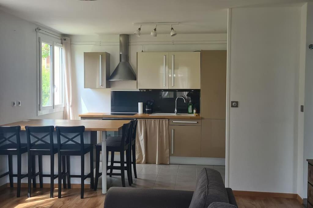 Superbe Appartement En Residence Avec Parc Orléans Exterior foto